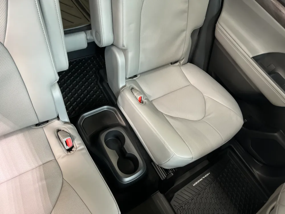 2023 highlander hybrid limited white w graphite interior 24